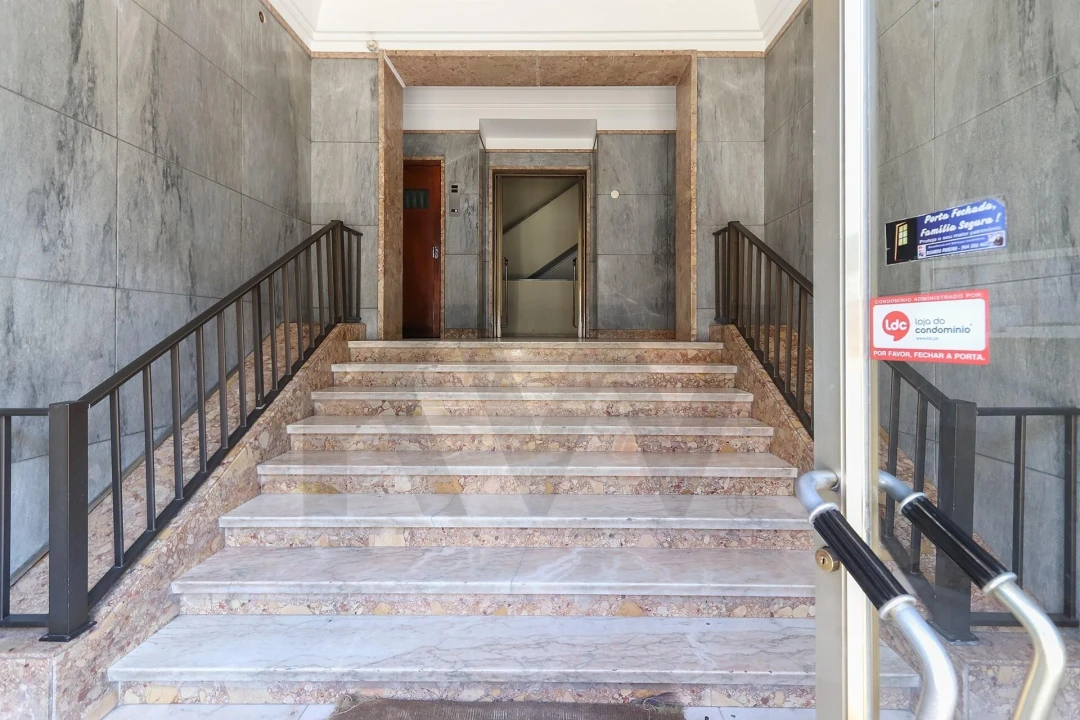 Apartamento T3 para Arrendamento em Alvalade Foto 38