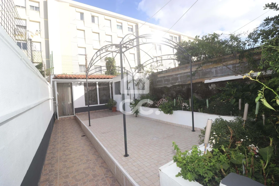 Moradia T3 para Venda em Ponta Delgada (São Pedro) Foto 41