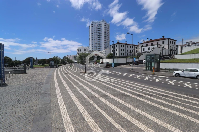 Moradia T3 para Venda em Ponta Delgada (São Pedro) Foto 48