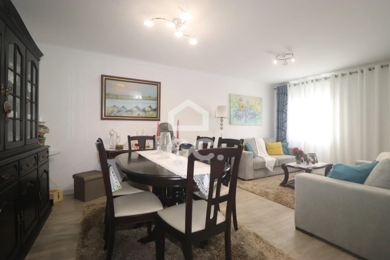 Moradia T3 para Venda em Ponta Delgada (São Pedro) Foto 6