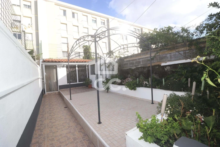 Moradia T3 para Venda em Ponta Delgada (São Pedro) Foto 41