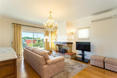 Moradia T4 para Venda em Quarteira