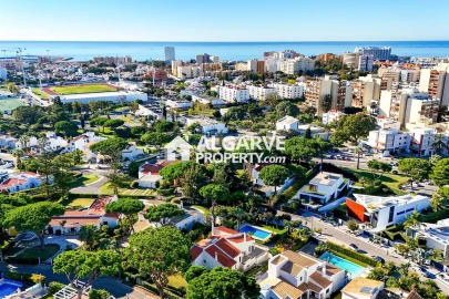 Moradia T4 para Venda em Quarteira
