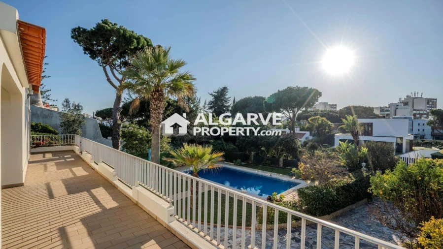 Moradia T4 para Venda em Quarteira Foto 8