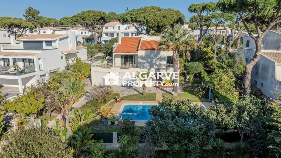 Moradia T4 para Venda em Quarteira Foto 46