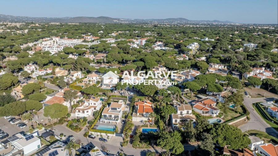 Moradia T4 para Venda em Quarteira Foto 44