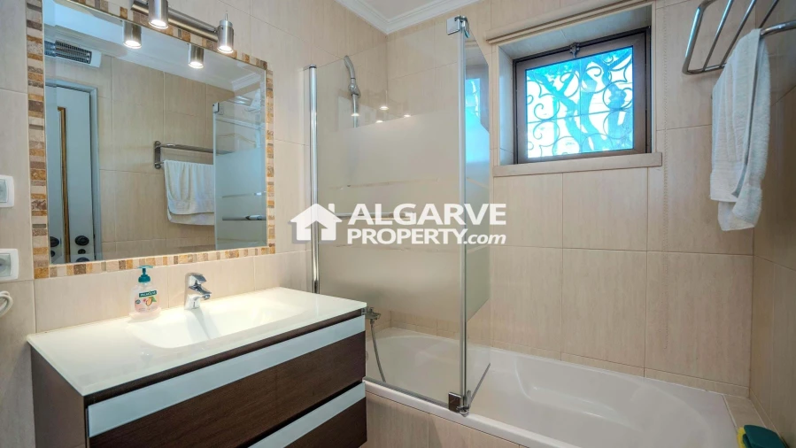 Moradia T4 para Venda em Quarteira Foto 20