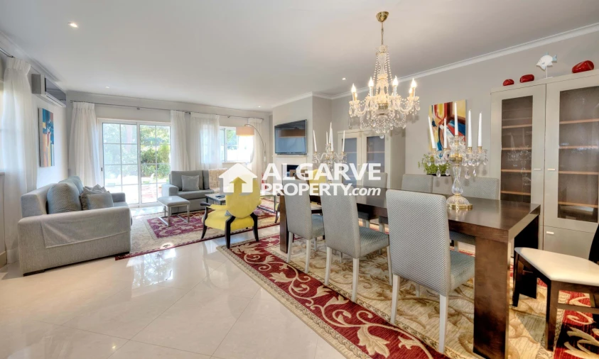 Moradia T4 para Venda em Quarteira Foto 2