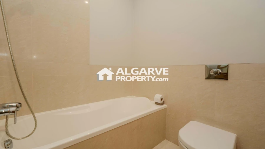 Moradia T4 para Venda em Quarteira Foto 9