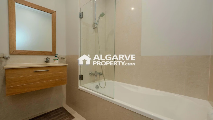 Moradia T4 para Venda em Quarteira Foto 8