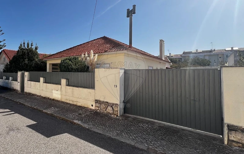 Moradia T4 para Venda em Algueirão-Mem Martins