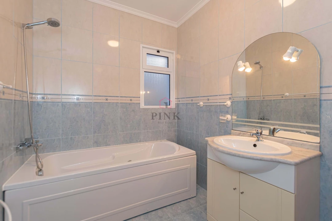 Moradia T3 para Venda em Estreito da Calheta Foto 14