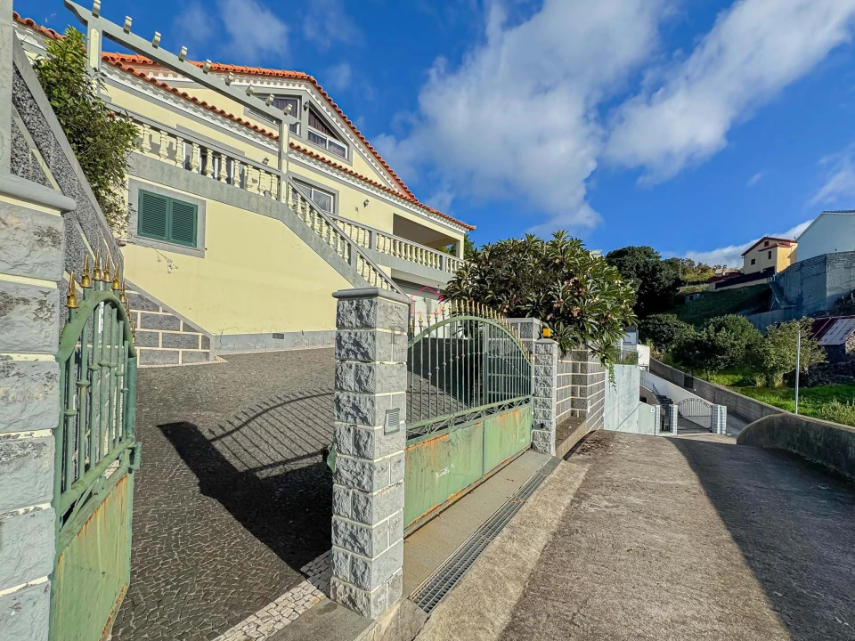 Moradia T3 para Venda em Estreito da Calheta Foto 3