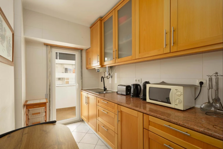 Apartamento T1 para Arrendamento em Quarteira Foto 3