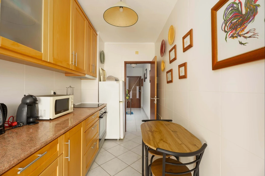 Apartamento T1 para Arrendamento em Quarteira Foto 6