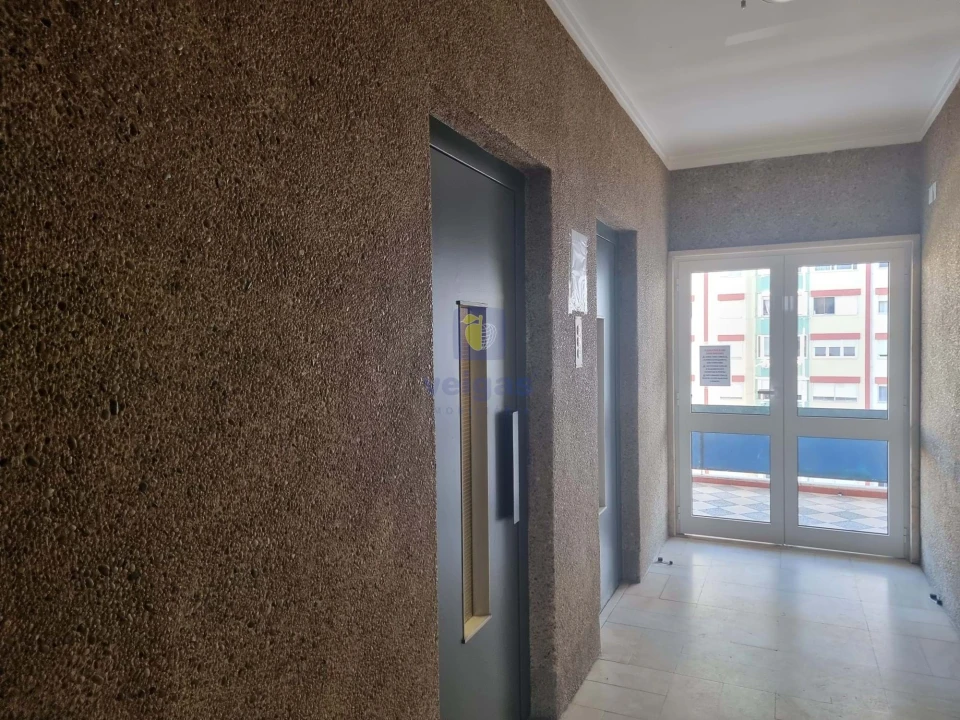 Apartamento T1 para Venda em Massamá e Monte Abraão Foto 46