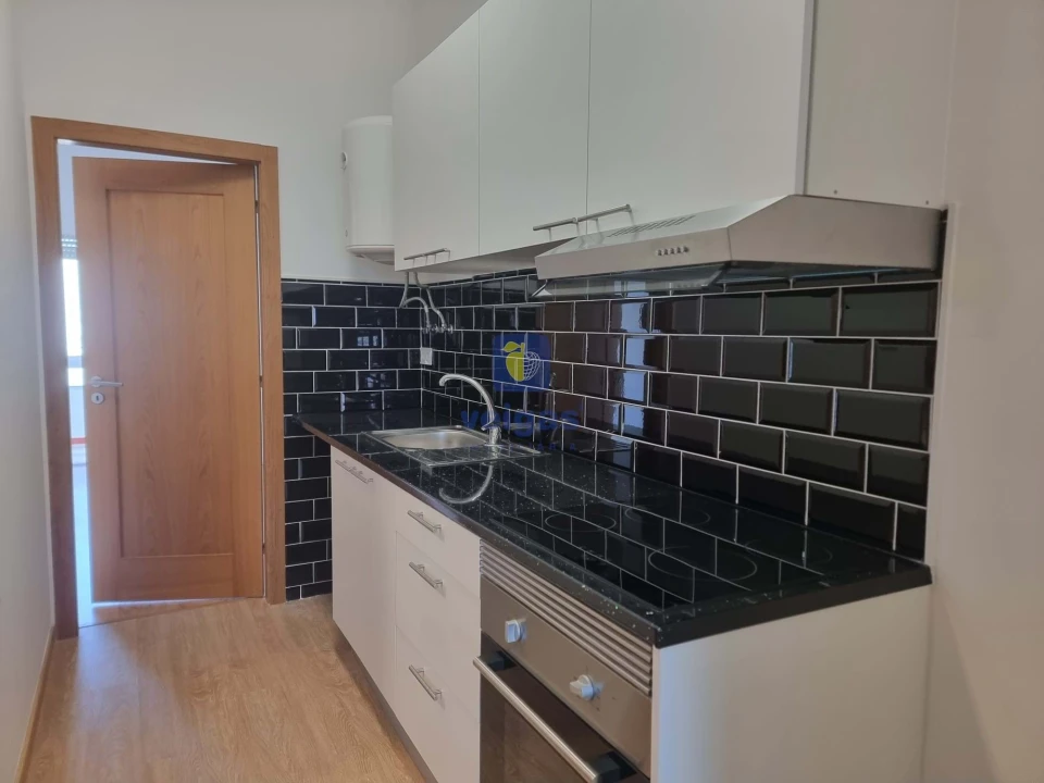 Apartamento T1 para Venda em Massamá e Monte Abraão Foto 2