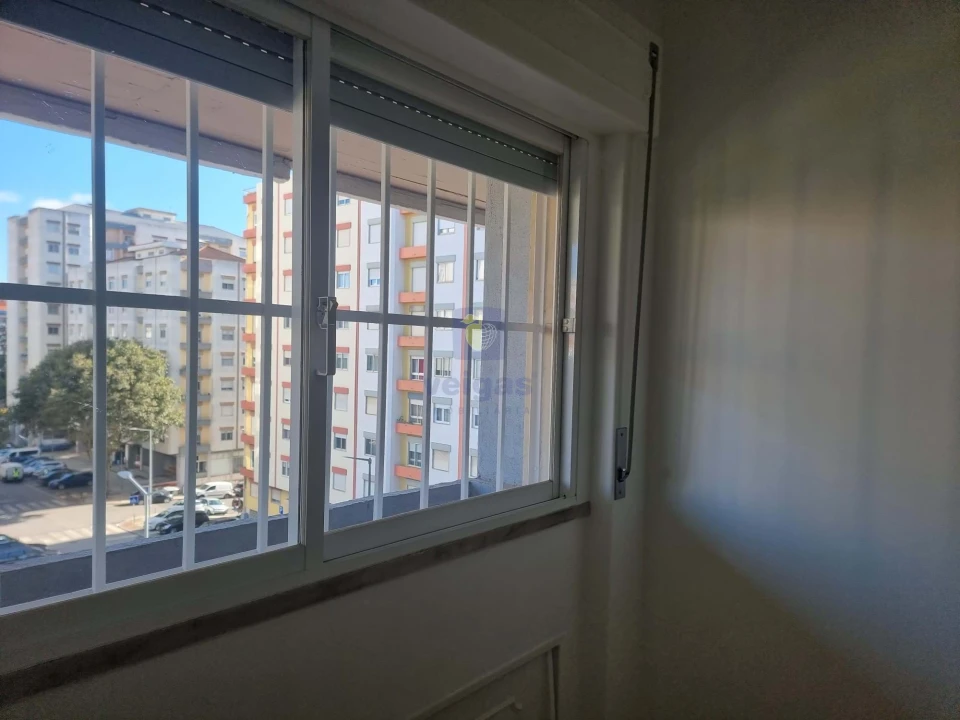 Apartamento T1 para Venda em Massamá e Monte Abraão Foto 31