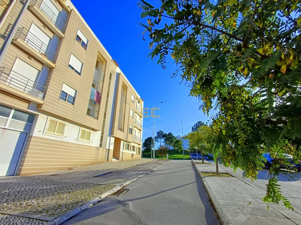 Apartamento T2 para Venda em Tavarede Foto 3