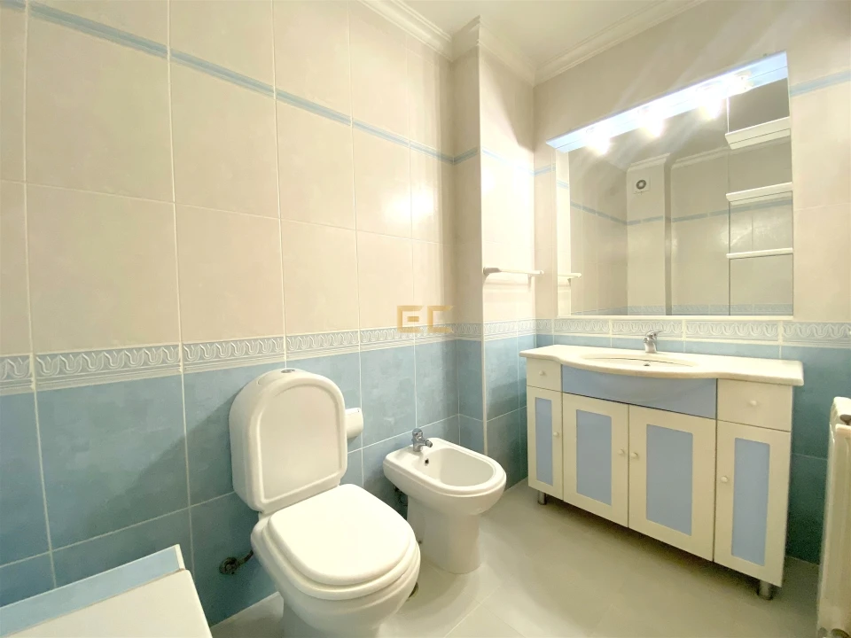 Apartamento T2 para Venda em Tavarede Foto 32