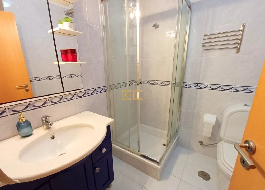 Apartamento T2 para Venda em Tavarede Foto 8