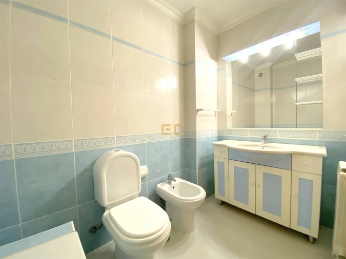 Apartamento T2 para Venda em Tavarede Foto 32