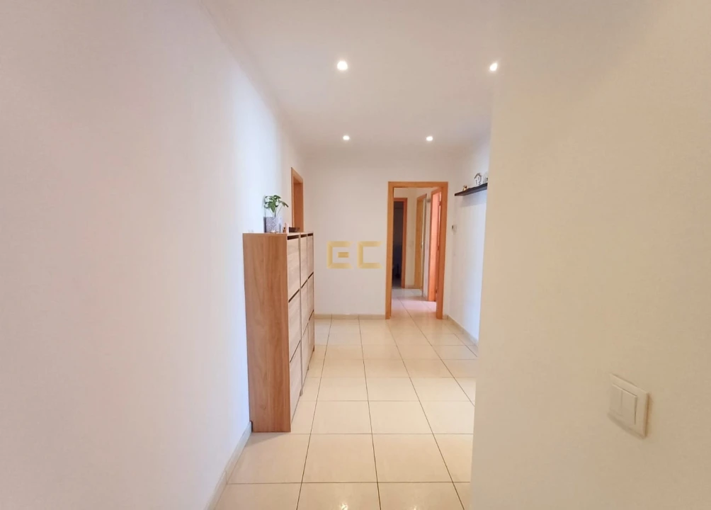 Apartamento T2 para Venda em Tavarede Foto 6