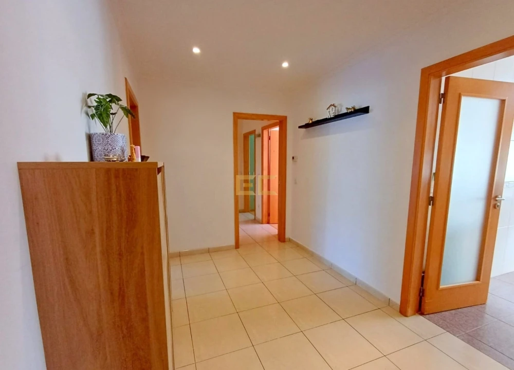 Apartamento T2 para Venda em Tavarede Foto 16