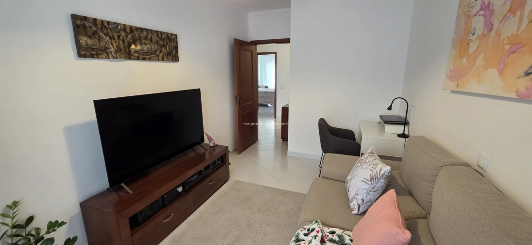 Apartamento T3 para Venda em Quelfes Foto 19