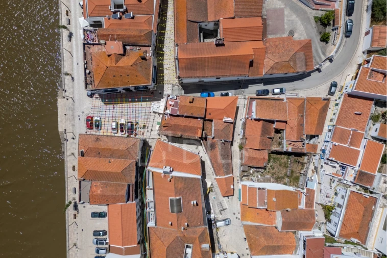 Prédio para Venda em Santa Maria do Castelo e Santiago e Santa Susana Foto 2