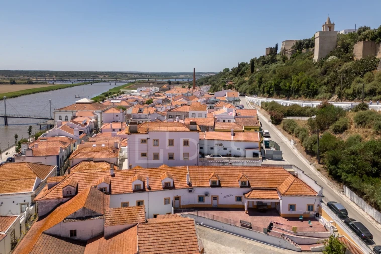 Prédio para Venda em Santa Maria do Castelo e Santiago e Santa Susana Foto 15