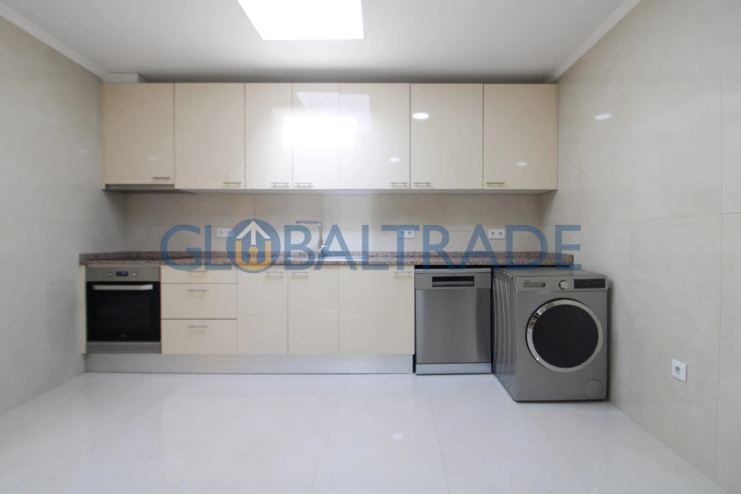 Moradia T3 para Venda em Campanhã Foto 1