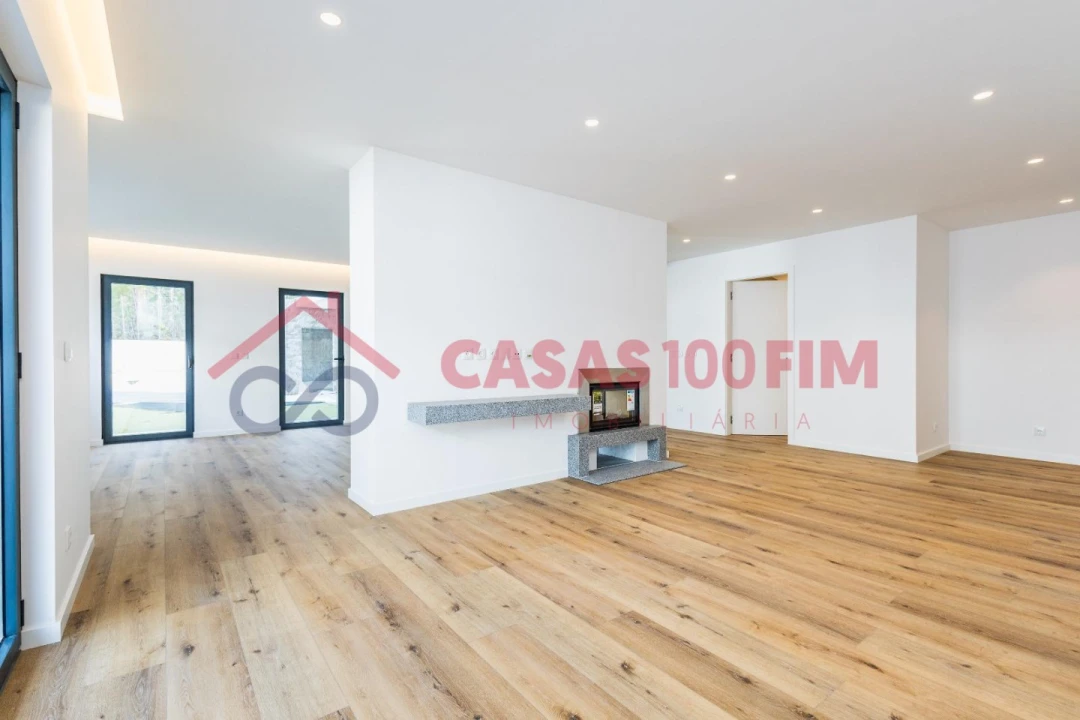 Moradia T4 para Venda em Milagres Foto 5