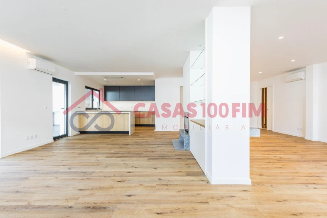 Moradia T4 para Venda em Milagres Foto 14