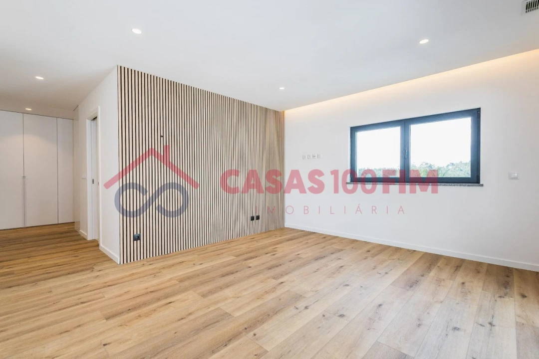 Moradia T4 para Venda em Milagres Foto 38