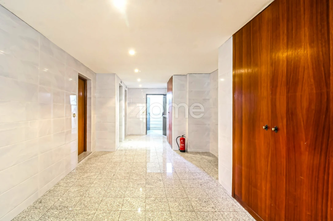 Apartamento T3 para Venda em Castêlo da Maia Foto 5