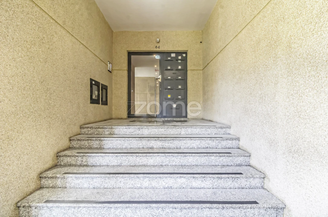 Apartamento T3 para Venda em Castêlo da Maia Foto 4