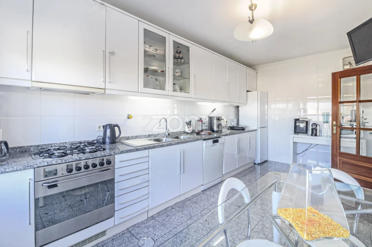 Apartamento T3 para Venda em Castêlo da Maia Foto 27