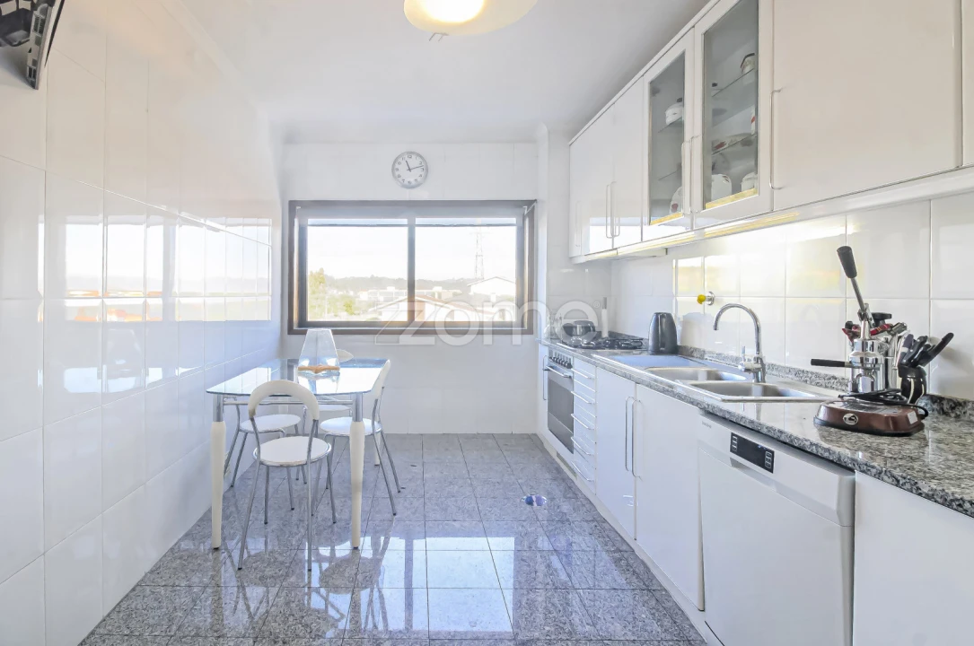 Apartamento T3 para Venda em Castêlo da Maia Foto 24