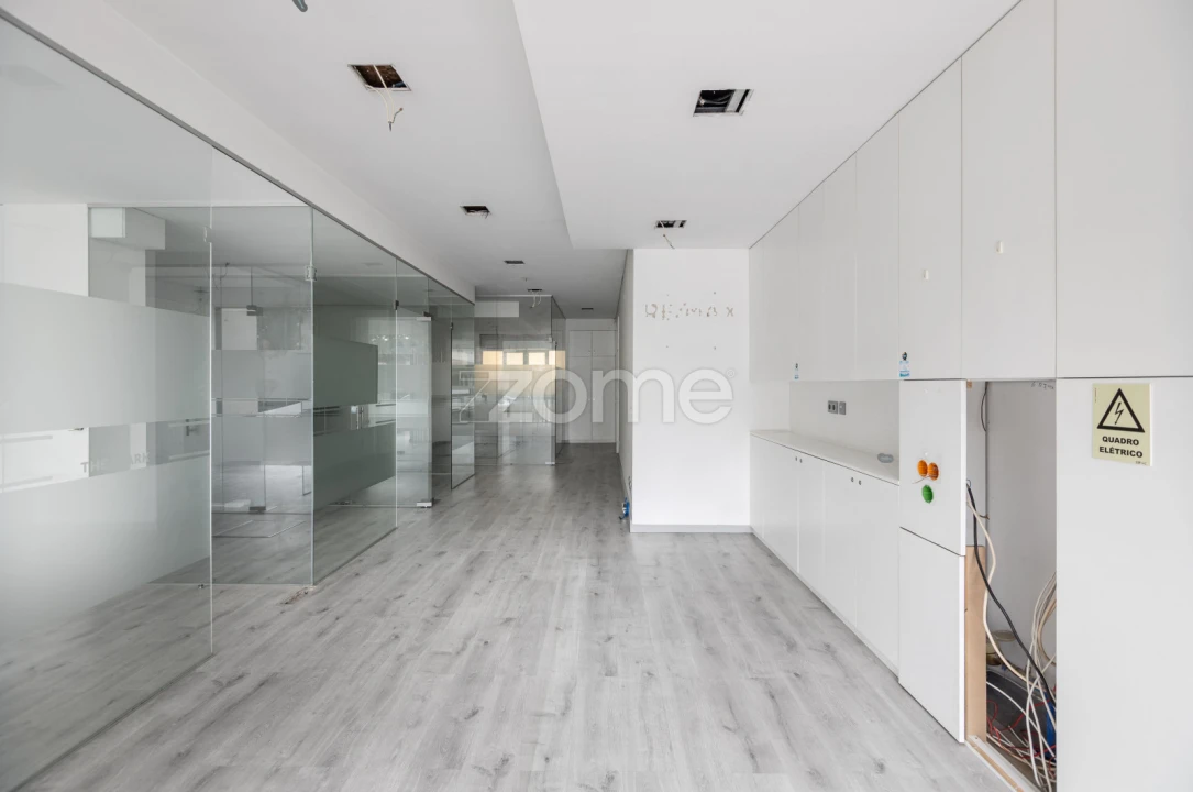 Negócio para Arrendamento em Paranhos Foto 2