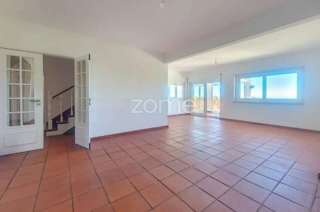 Moradia T4 para Arrendamento em Alcabideche Foto 4