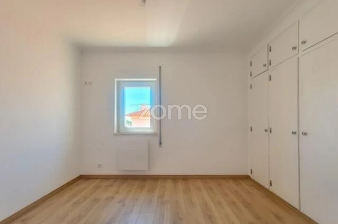 Moradia T4 para Arrendamento em Alcabideche Foto 15