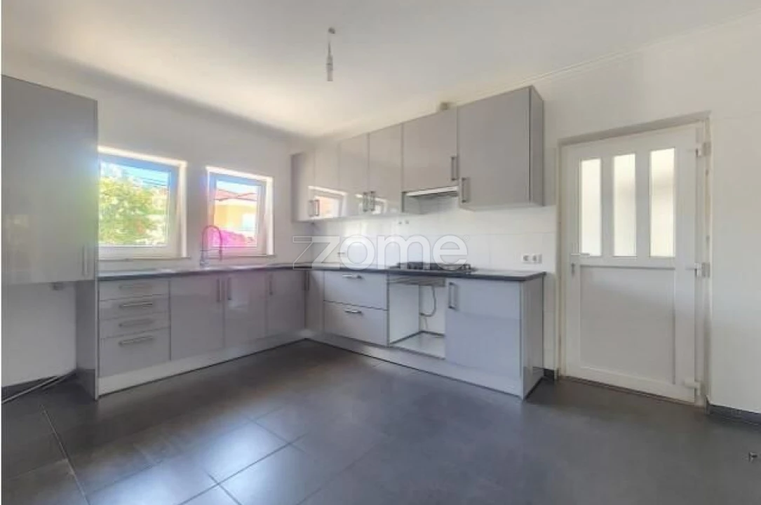 Moradia T4 para Arrendamento em Alcabideche Foto 10