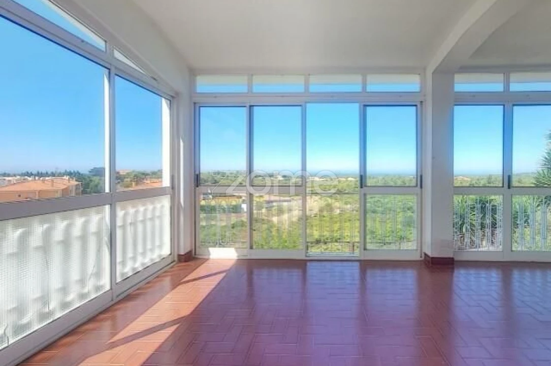 Moradia T4 para Arrendamento em Alcabideche Foto 6