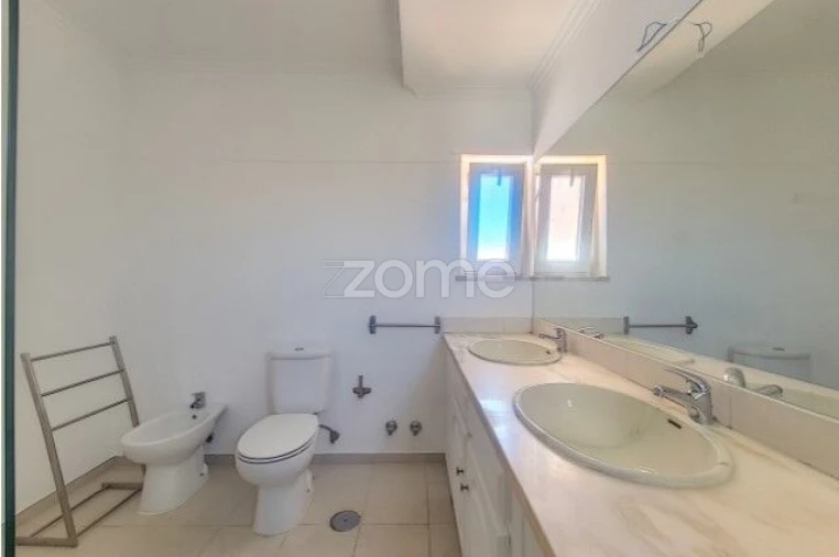 Moradia T4 para Arrendamento em Alcabideche Foto 16