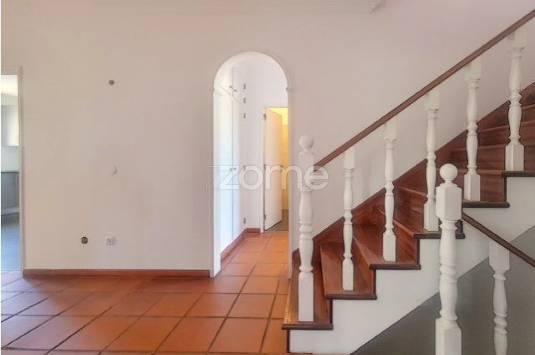 Moradia T4 para Arrendamento em Alcabideche Foto 3