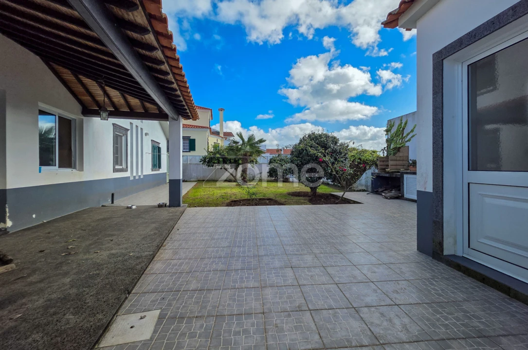 Moradia T4 para Venda em Fajã de Baixo Foto 26