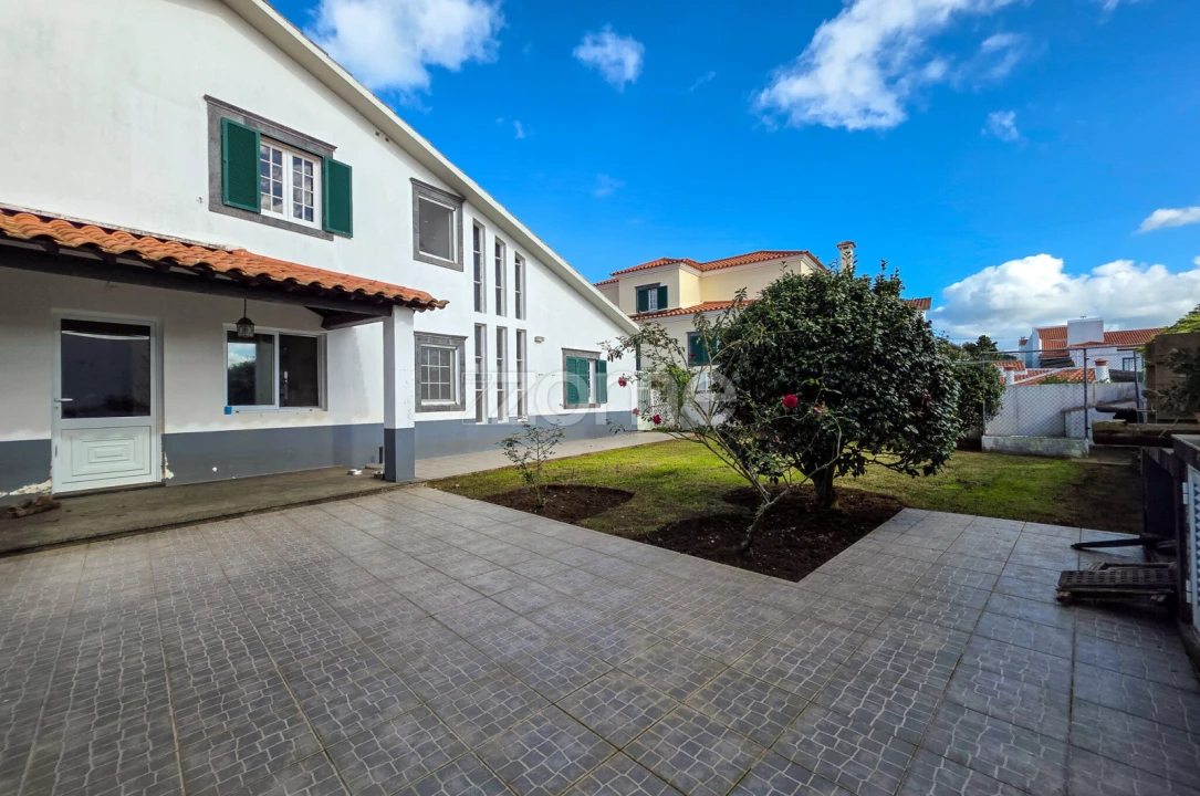 Moradia T4 para Venda em Fajã de Baixo Foto 27