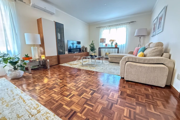 Moradia T4 para Venda em Fajã de Baixo Foto 7