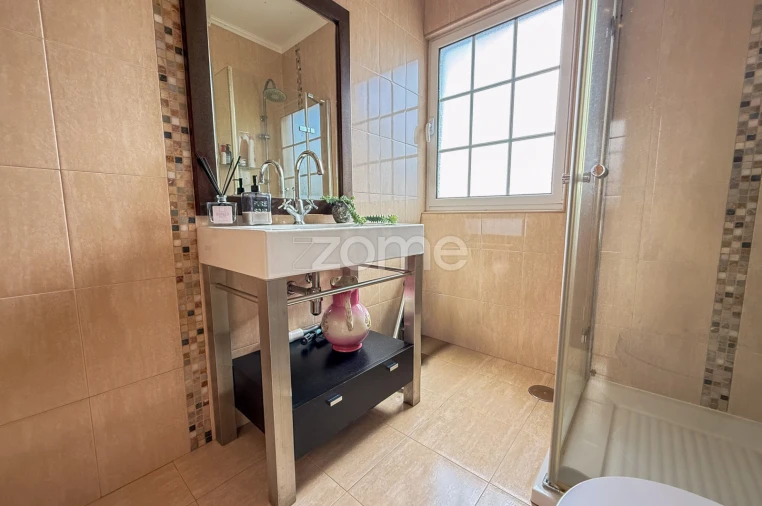 Moradia T4 para Venda em Fajã de Baixo Foto 12